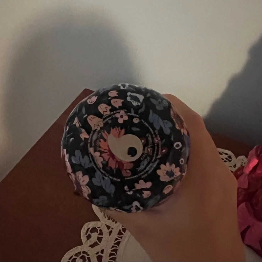 Starbucks SWELL Liberty of London Fabrics, Blue Floral Paisley Flowers - Picture 2 of 5